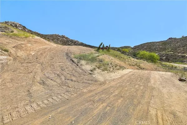Lake Mathews, CA 92570,20653 Mustang