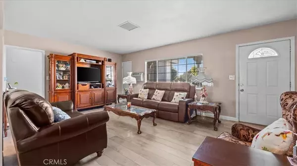 Rialto, CA 92376,215 W Valencia