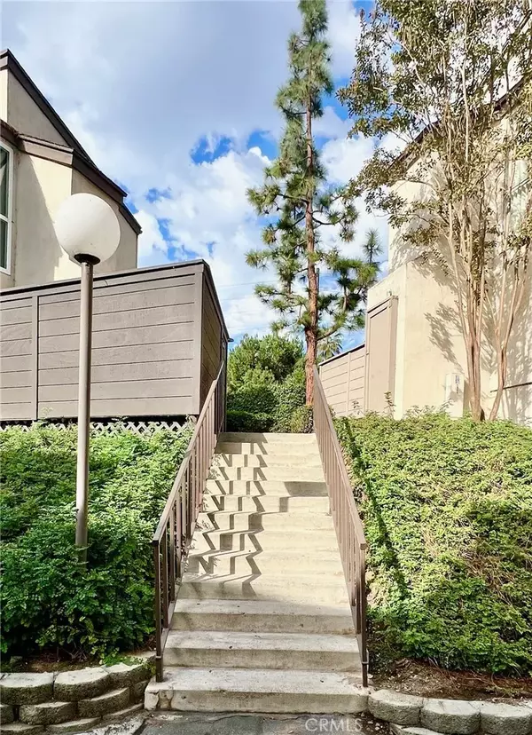 Santa Ana, CA 92701,1350 Cabrillo Park #F