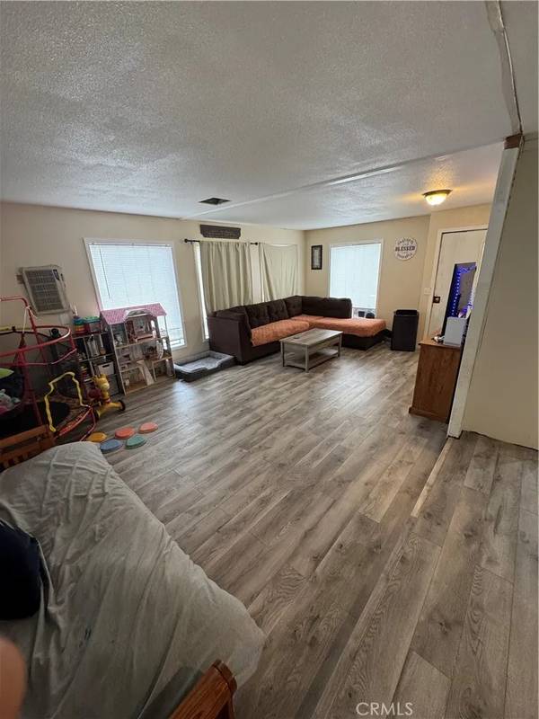 Wildomar, CA 92595,33020 Robert