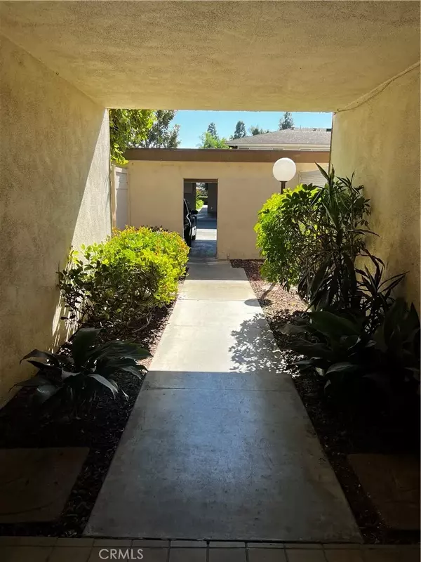 Tustin, CA 92780,15500 Tustin Village Way #100