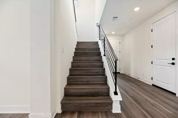 Los Angeles, CA 90042,1019 N STALEY LANE
