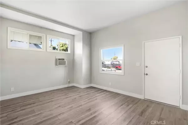 Hemet, CA 92543,213 W Kimball