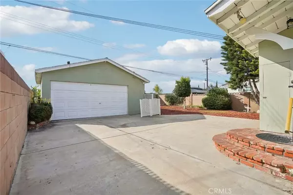 Lakewood, CA 90715,11612 Massinger