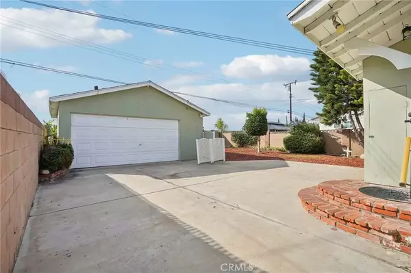 Lakewood, CA 90715,11612 Massinger