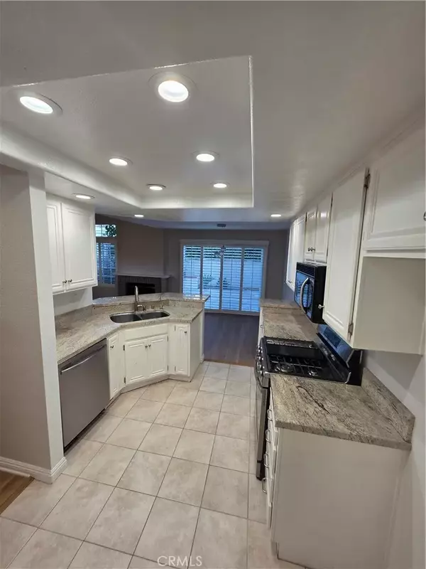 Tustin, CA 92782,2211 Carob