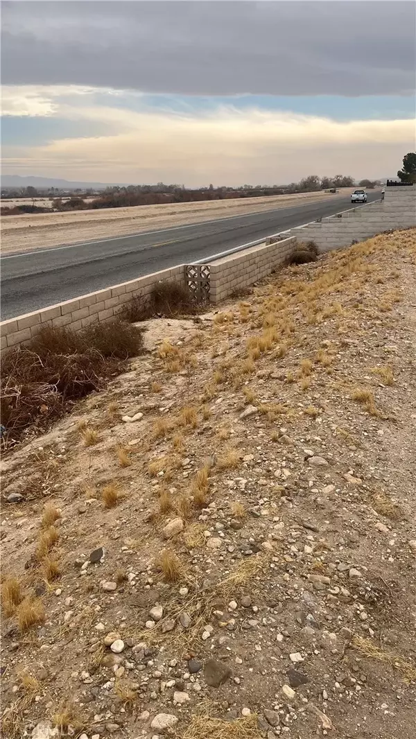 Helendale, CA 92342,26747 Corona