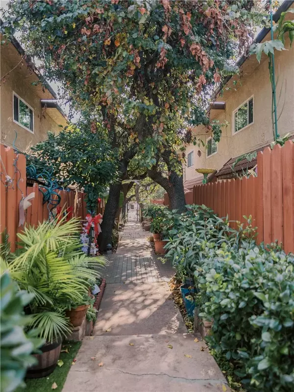 Panorama City, CA 91402,14527 Plummer #202