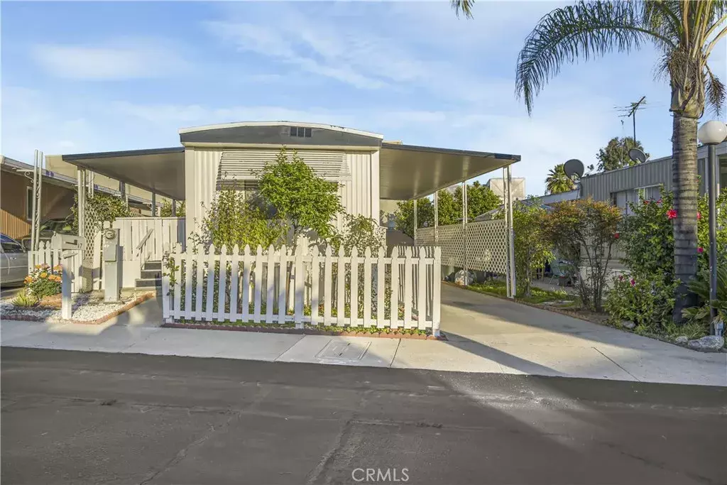 Montclair, CA 91763,5580 Moreno #87