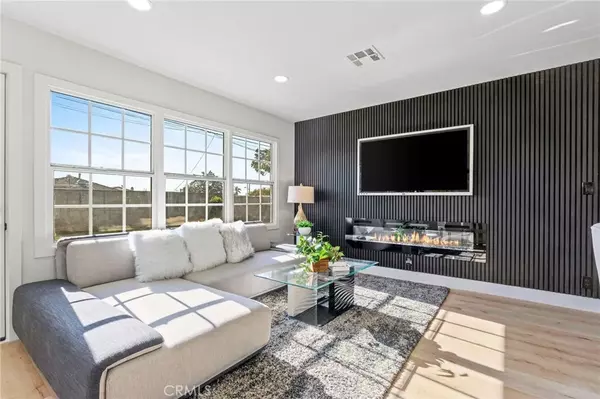 Hawthorne, CA 90250,2302 W 115th