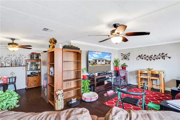 Yucca Valley, CA 92284,54999 Martinez #80