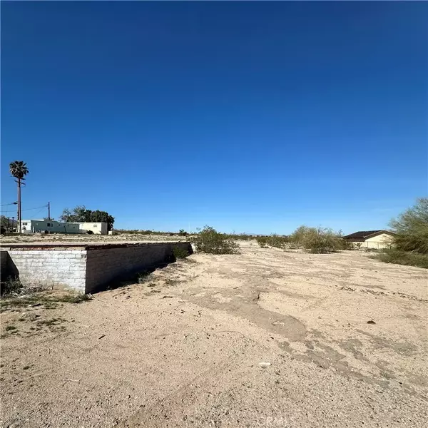 29 Palms, CA 92277,6136 Adobe