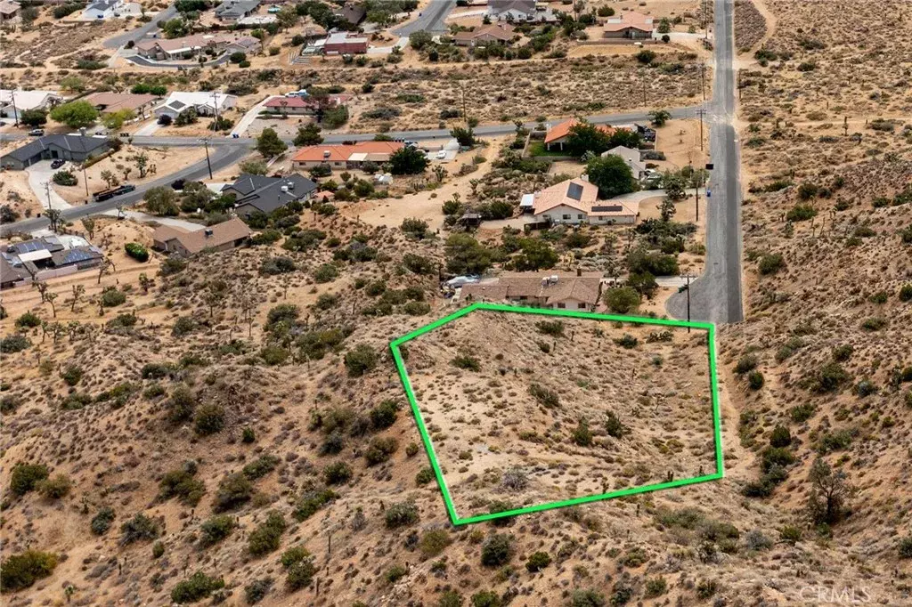 Yucca Valley, CA 92284,55700 Golden Bee