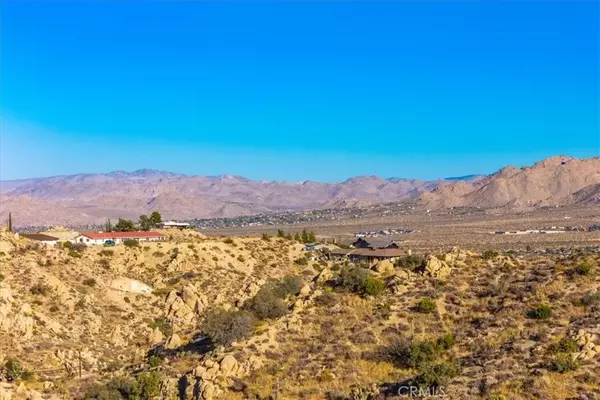 Yucca Valley, CA 92284,596 Buena Suerte