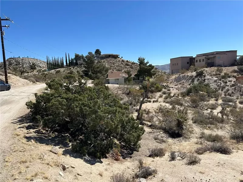 2 Buena Suerte, Yucca Valley, CA 92284
