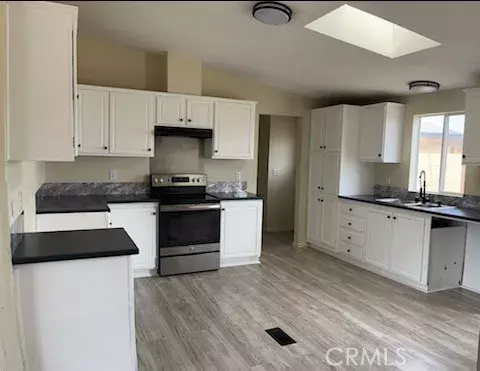 Joshua Tree, CA 92252,4773 Avenida La Flora Desierta