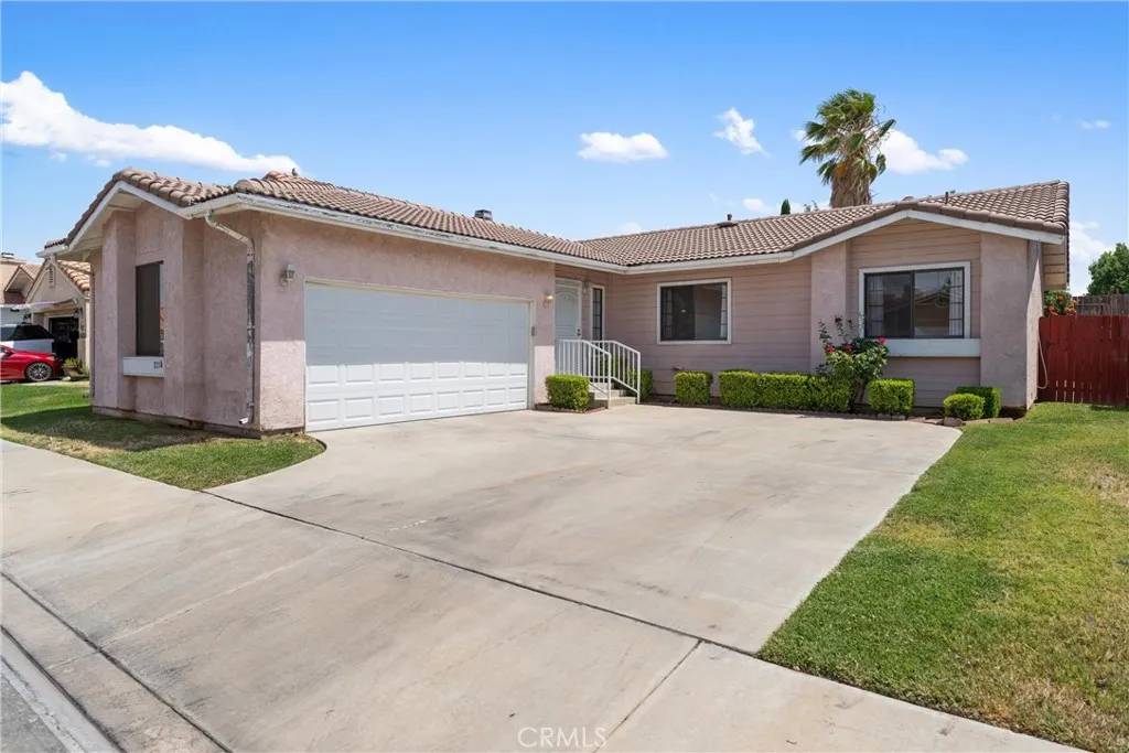 2258 Gregory Avenue, Palmdale, CA 93550
