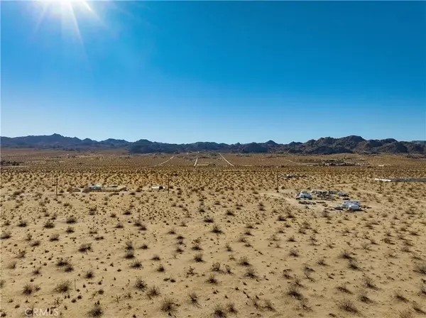 Joshua Tree, CA 92252,420140 Desert Trail