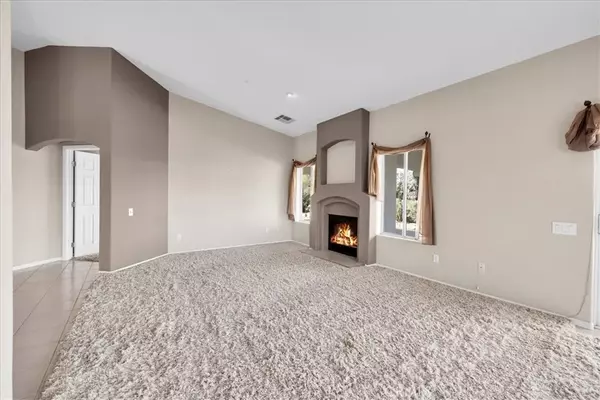 Yucca Valley, CA 92284,58082 Carlyle