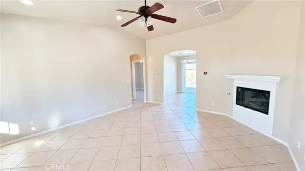 29 Palms, CA 92277,6963 Utah Trail