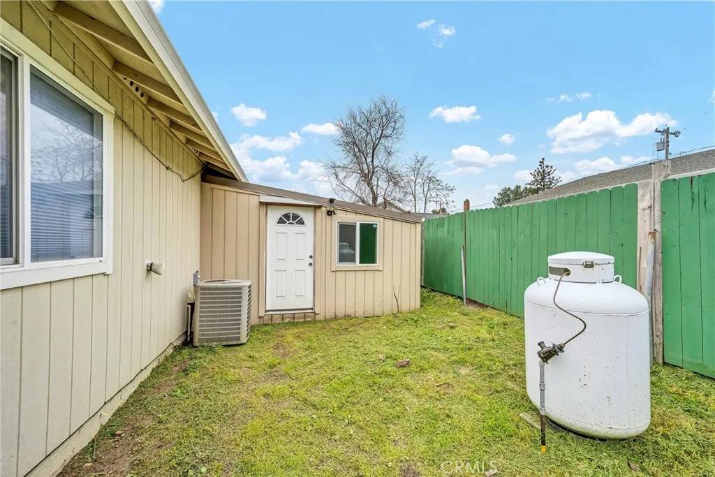 Clearlake, CA 95422,3593 Peony St