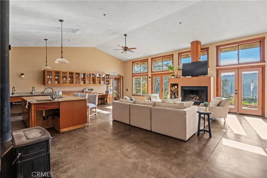 Ukiah, CA 95482,4300 Young Creek Road
