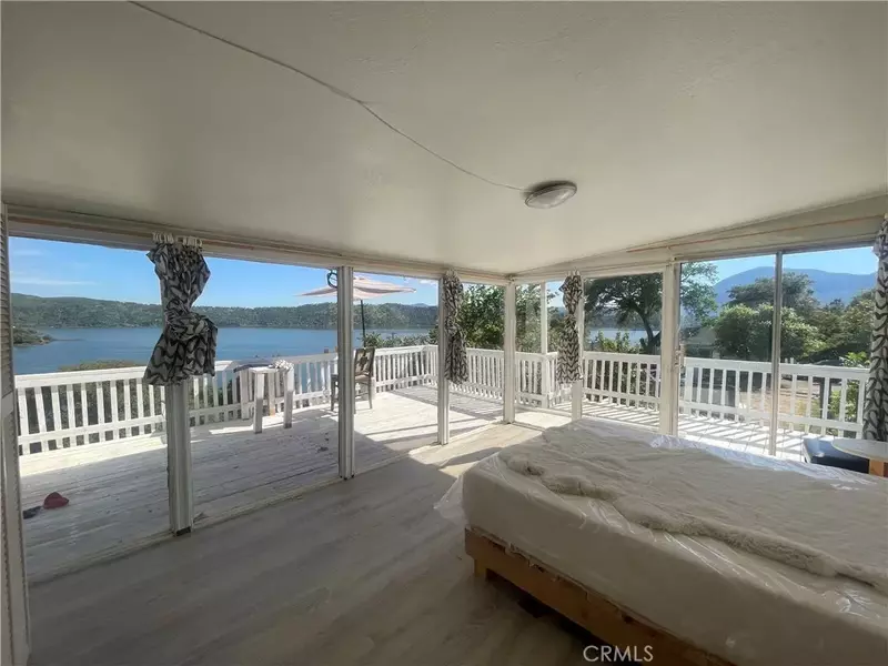 11633 Lakeview Drive, Clearlake Oaks, CA 95423