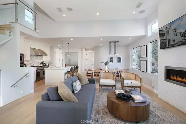 Corona Del Mar, CA 92625,3161 2nd Avenue