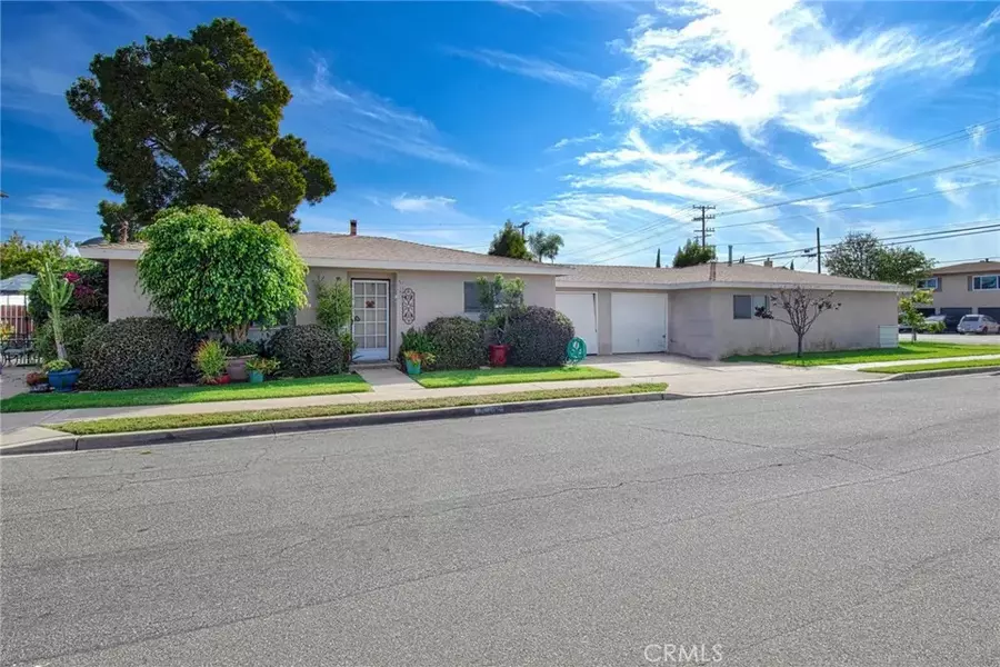1570 Orange Avenue, Costa Mesa, CA 92627
