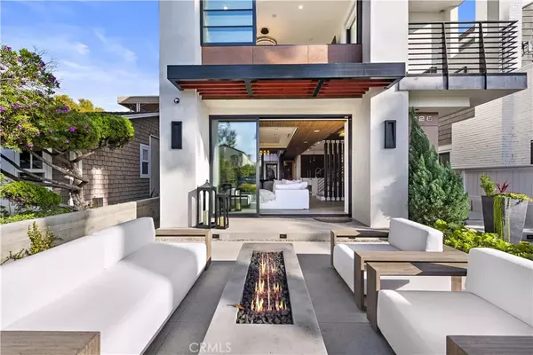 Corona Del Mar, CA 92625,426 Marguerite Avenue