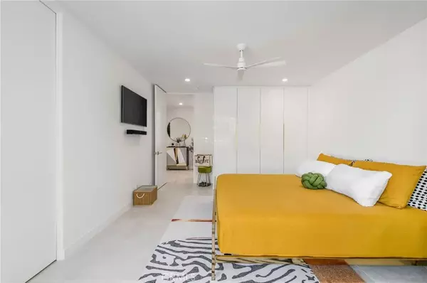 Corona Del Mar, CA 92625,717 Avocado Avenue