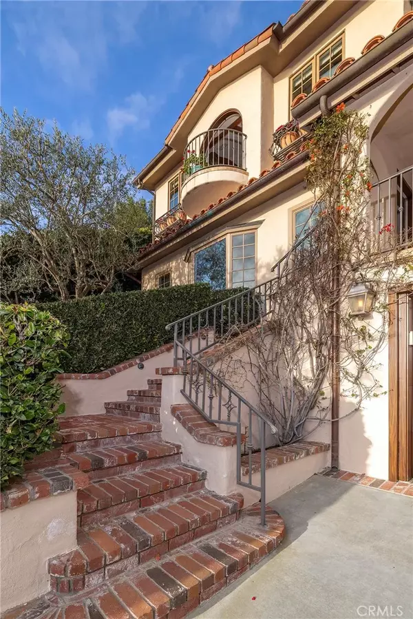 Laguna Beach, CA 92651,830 Temple Hills Drive