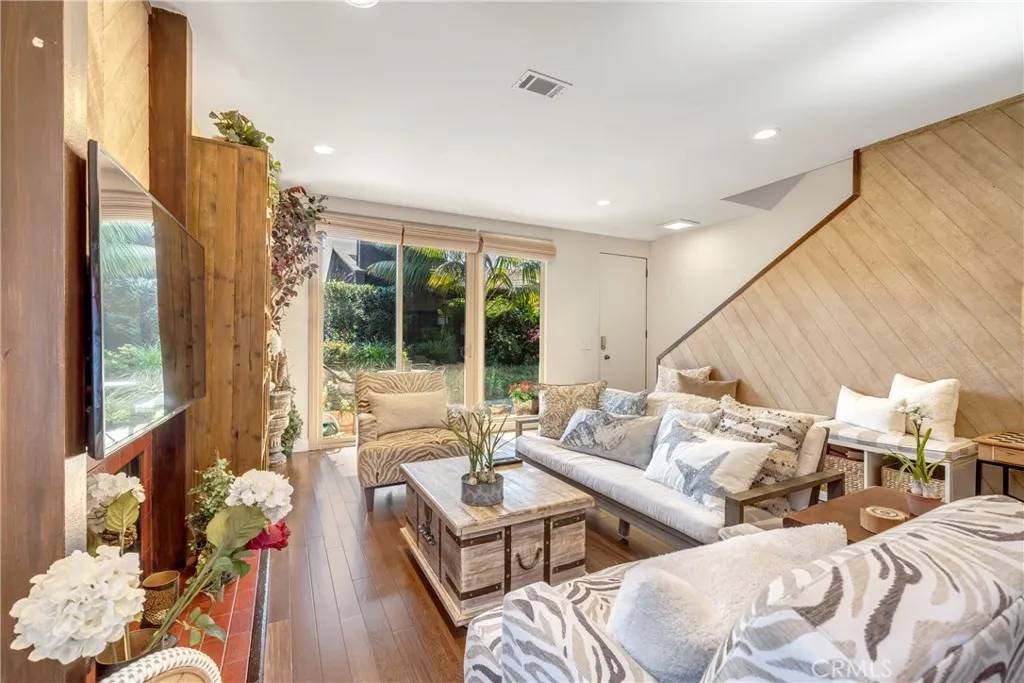 Laguna Beach, CA 92651,335 Cypress Drive