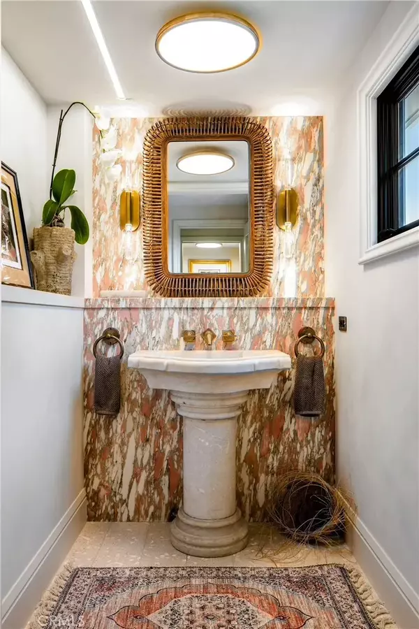 2040 Ocean Way, Laguna Beach, CA 92651