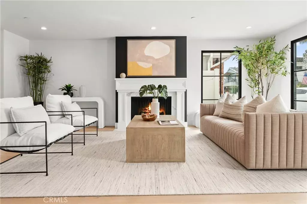 Newport Beach, CA 92662,214 Abalone Avenue
