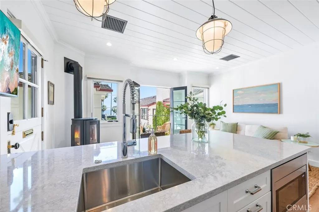 Laguna Beach, CA 92651,358 Cliff