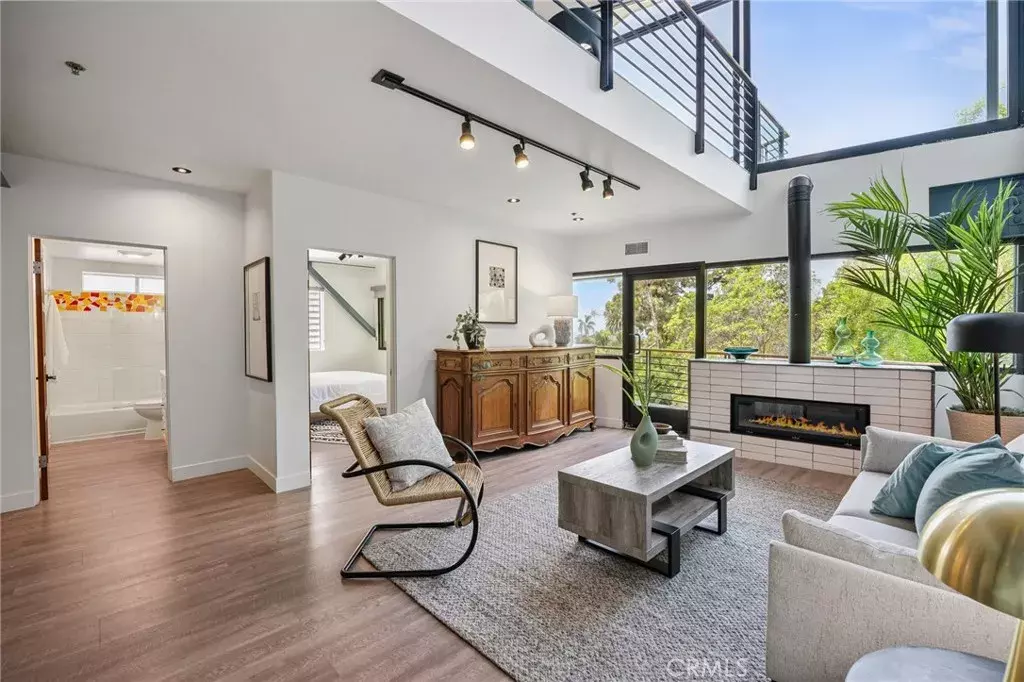 Laguna Beach, CA 92651,686 Diamond Street