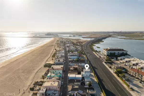 Surfside, CA 90743,55 Surfside Avenue #B