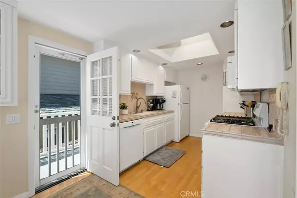 Laguna Beach, CA 92651,9 N Encino