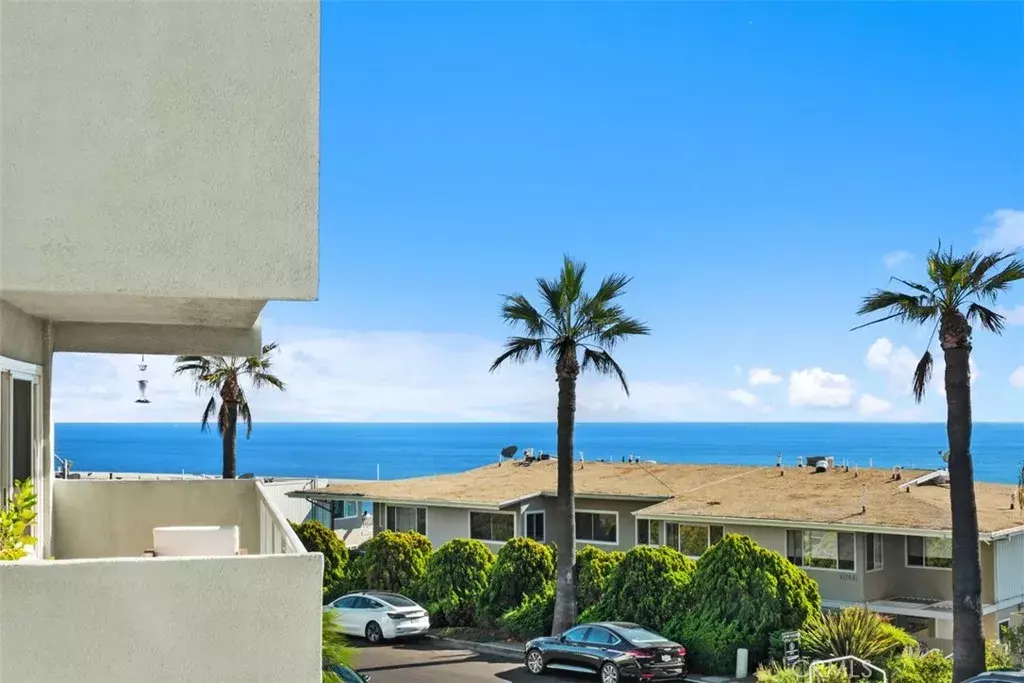 Laguna Beach, CA 92651,21703 Ocean Vista Dr 201A