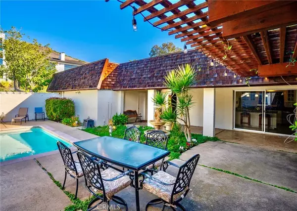 Laguna Beach, CA 92651,481 Dartmoor Street