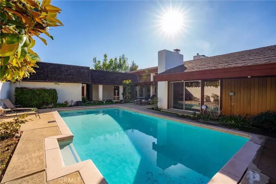 481 Dartmoor Street, Laguna Beach, CA 92651