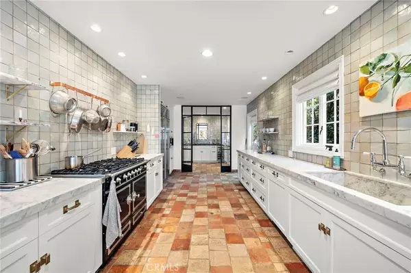 Laguna Beach, CA 92651,464 Holly