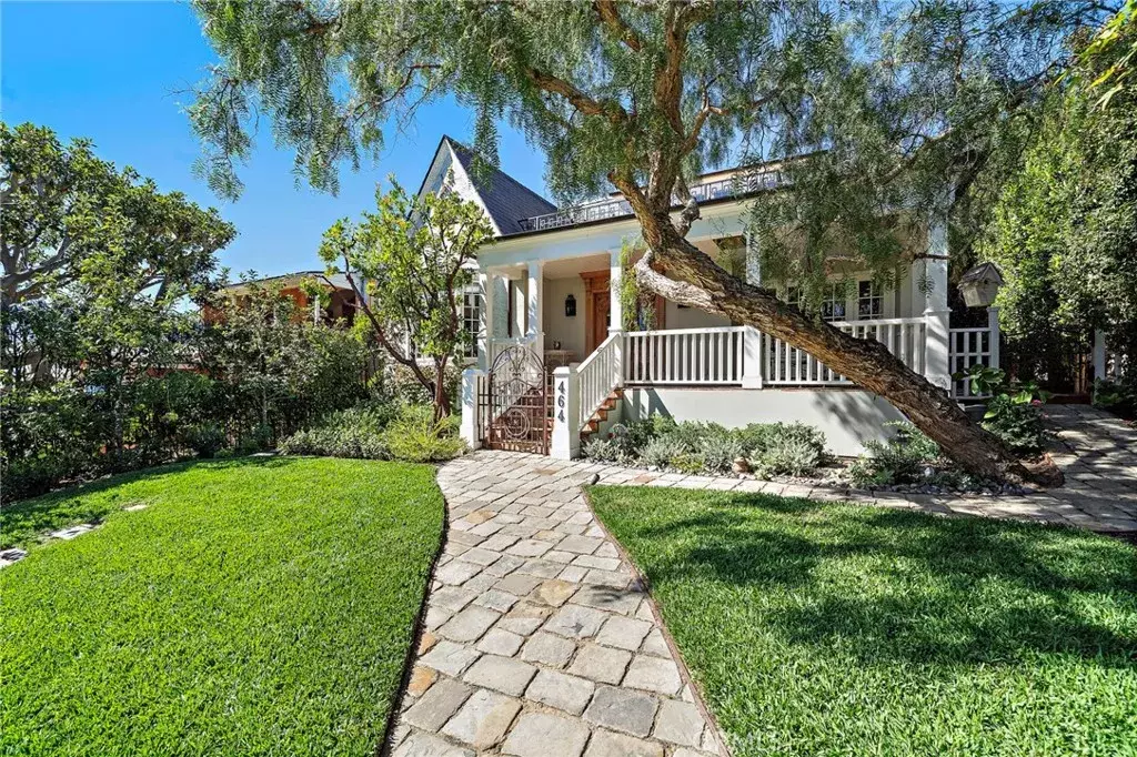Laguna Beach, CA 92651,464 Holly