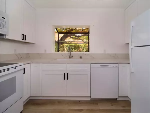 Laguna Beach, CA 92651,1175 Glenneyre Street #1/2