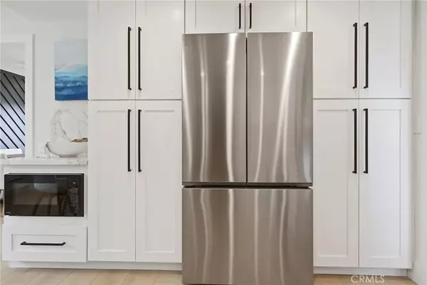 Newport Beach, CA 92660,2316 La Linda