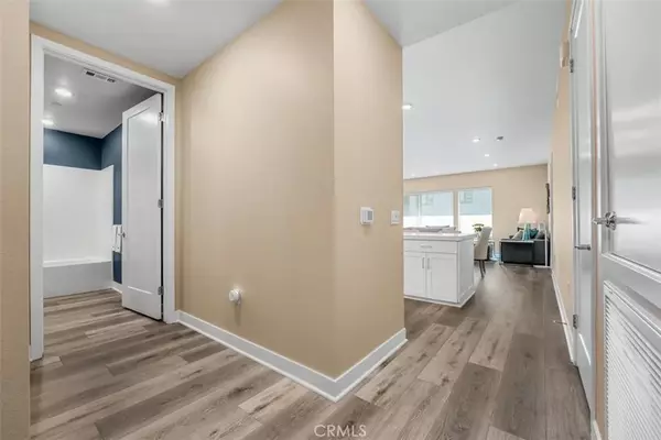 Irvine, CA 92612,3507 Rivington