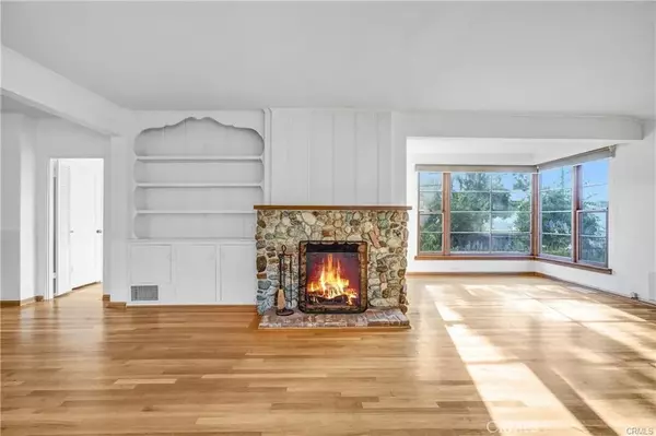 2007 Glenneyre Street, Laguna Beach, CA 92651