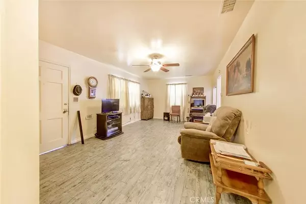 Santa Fe Springs, CA 90670,11513 FLOSSMOOR Road