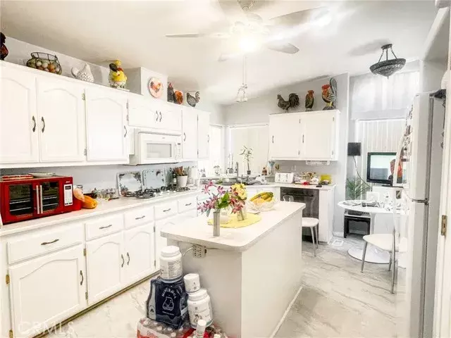 10001 Frontage #84, South Gate, CA 90280